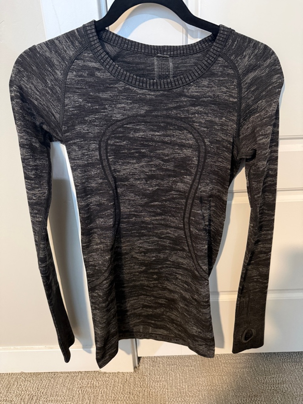 lululemon athletica Women’s Long Sleeve Seamless Top - Heathered Dark Gray